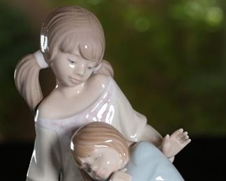 Lladro 1534 Little Sister Porcelain Figurine 		
