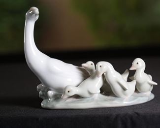 Lladro 1307 Little Ducks After Mother Porcelain Figurine 	4 inches high	
