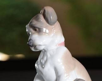 Lladro 6211 New Friend Dog with Snail Porcelain Figurine 	5.25 inches high	
