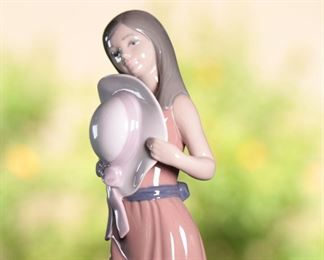 Lladro 5007 Bashful Girl With Hat Porcelain Figurine 	9.5 inches high.	
