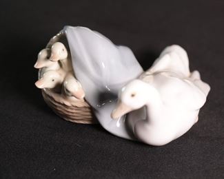 Lladro 4895 Mother Duck with Ducklings Porcelain Figurine  	2 inches high	
