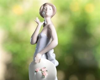 Lladro 5599 Coquette Girl Holding Hat With Flowers Porcelain Figurine 	8.75in h	
