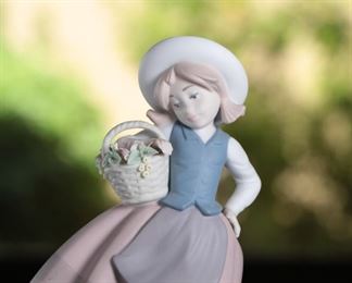 Lladro 5222 Pretty Pickings Girl with Flower Basket Porcelain Figurine Matte Finish	6.75in H	
