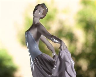 Lladro 5050 The Dancer Porcelain Figurine 	12.5 inches high 	
