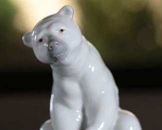 Lladro 1208 Resting Polar Bear Porcelain Figurine	4.5 inches high.	
