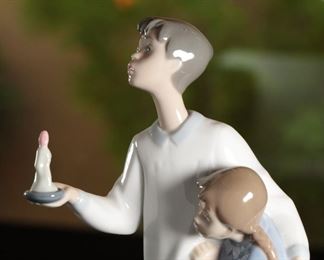 Lladro Lladro 4874 Children in Nightshirts Porcelain Figurine	8.5 inches high.	

