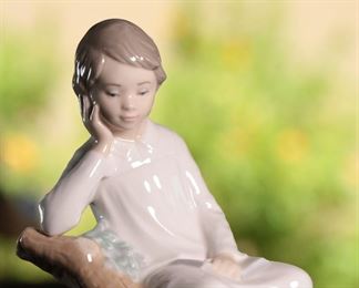 Lladro 4876 Thinking Boy Porcelain Figurine	8.5 inches high.	
