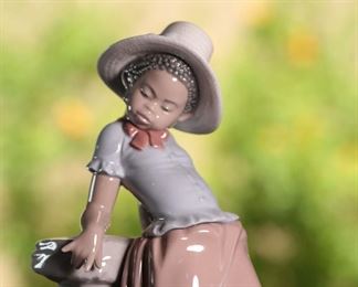 Lladro 5158 Step in Time Black Legacy Porcelain Figurine	8.25 inches high.	
