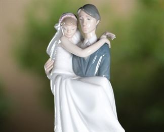 Lladro 5282 Over The Threshold Wedding Bride Groom Honeymoon Porcelain Figurine	10.5 inches high	
