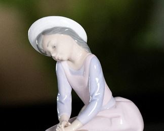 Lladro 7645 By My Side Porcelain Figurine		
