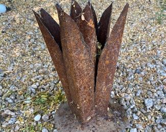 Rustic Metal Agave Sm	8 inches high	
