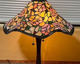 Modern Tiffany Table Lamp Floral Shade Slag Stained Glass	22 x18in diameter	

