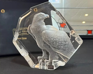 Mats Jonasson Crystal Signature Collection Golden Eagle Sculpture 	8.25x8.5x1in	HxWxD
