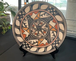 Robert Tenorio Pictoral Plate Santo Domingo Pueblo Native American Pottery 	14.5in diameter.	
