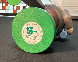 Erzgebirgische Volkskunst Nutcracker	7in h	
