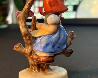 Hummel Goebel Figurine Apple Tree Girl 741 3/0	4in H	
