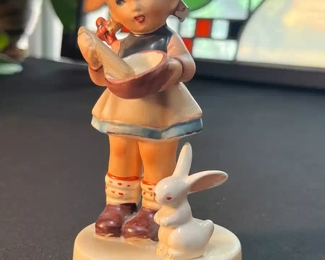 Ucagco Japan Figurine 	5.5in H	
