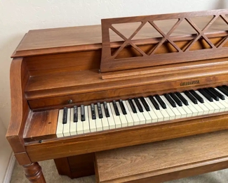 Gulbransen Console Piano&nbsp;	36.5 x 56.75 x 23.5.	HxWxD
