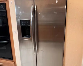 GE Profile 25.6 Cu. Ft. Stainless Side-by-Side Refrigerator with Dispenser PSS26MSRB SS	70 x 35.5.	
