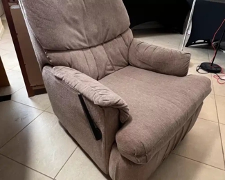 Recliner Chair		
