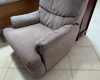 Recliner Chair		
