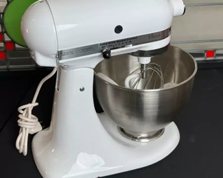 KitchenAid Classic Series 4.5 Quart Tilt-Head Stand Mixer K45ss White	14 x 9 x 13in	HxWxD
