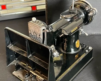 1940 Singer 221  Featherweight Sewing Machine	Case: 11.5 x 13.25 x 8.5in	HxWxD
