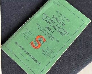 1940 Singer 221  Featherweight Sewing Machine	Case: 11.5 x 13.25 x 8.5in	HxWxD
