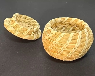 Lidded Tohono O'Odham Basket #5 	3in H	
