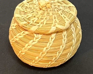 Lidded Tohono O'Odham Basket #5 	3in H	

