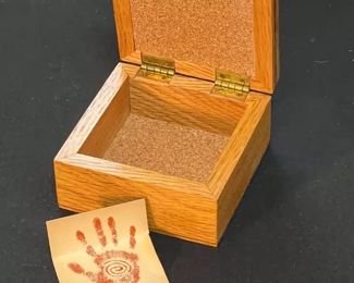 WM Flickinger Inlaid Oak Trinket Box&nbsp;	2x3.5x3.5in	HxWxD
