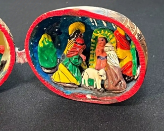 Vintage Peruvian Carved Gourd Retablos Nativity Christmas Folk Art	3x3x2in	HxWxD
