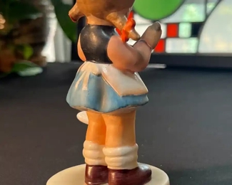 Ucagco Japan Figurine 	5.5in H	
