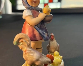 Goebel Hummel 199/0 Feeding Time Figurine	4.5in H	
