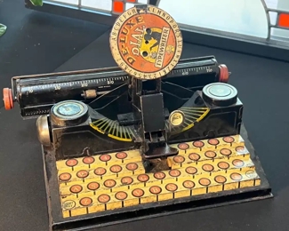 Vintage 1930s MARX DE-LUXE DIAL Tin Litho Typewriter Children's Toy	9x12.5x7in	HxWxD
