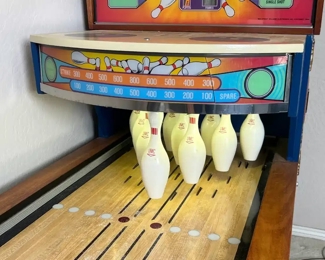 1983 Williams/United Big Strike Shuffle Alley Bowling Arcade Game Coin-Op	69 x 35x 100in	HxWxD
