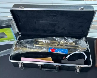 Accord  by Blessing 1025 Trumpet	Case: 6 x 21 x 10in	HxWxD
