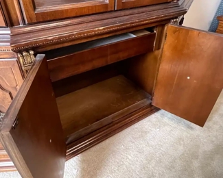 Vintage China Hutch Cabinet 	76 x 61 x 19in	HxWxD
