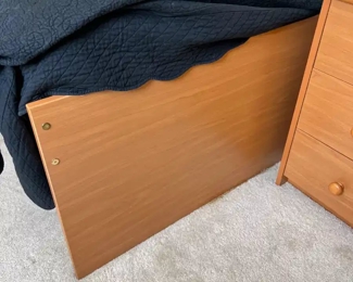 Full Size Camelot Furniture Cherry Wood Trundle Bed	45 x 58.5, x 89in	HxWxD
