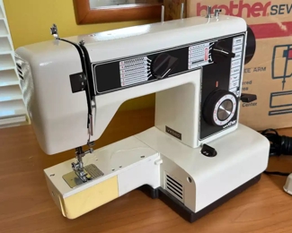 Brother VX560 Sewing Machine in Box	Box: 15 x 17 x 9in	HxWxD
