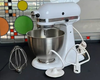 KitchenAid Classic Series 4.5 Quart Tilt-Head Stand Mixer K45ss White	14 x 9 x 13in	HxWxD
