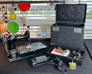 1940 Singer 221  Featherweight Sewing Machine	Case: 11.5 x 13.25 x 8.5in	
