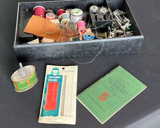 1940 Singer 221  Featherweight Sewing Machine	Case: 11.5 x 13.25 x 8.5in	
