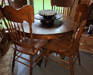 Beautiful Oak Round Table with 6 High Back Chairs and Leaves