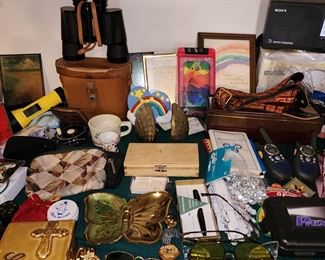 Glasses - Binnaculors - Flashlights