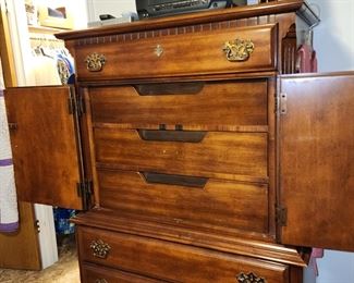 Not sure how this picture moved down here but this is inside dresser