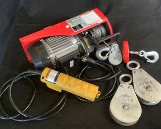 CAVA720 Chicago Electric Hoist