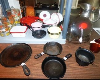Vintage Kitchen : Enamelware & Cast Iron Skillets