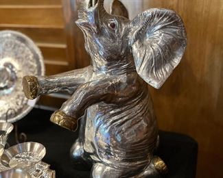 Vintage Arthur Court. Neck opens to chill a bottle of champagne or wine on ice!