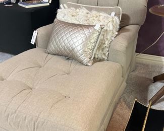 Chaise lounge, like new